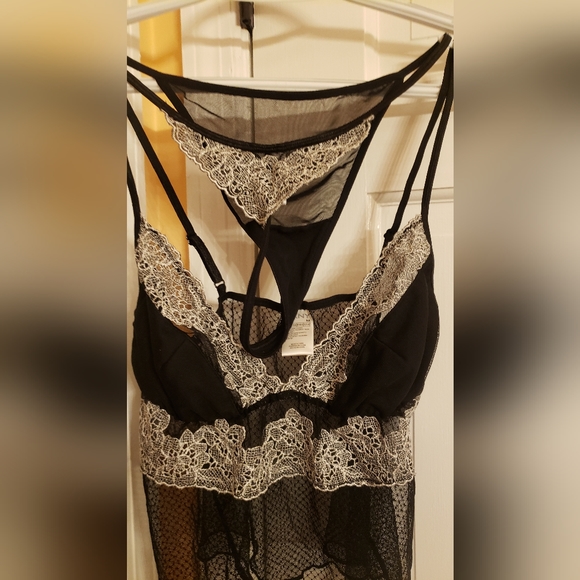 DKNY babydoll lingerie with matching thongs NWOT - Picture 2 of 3
